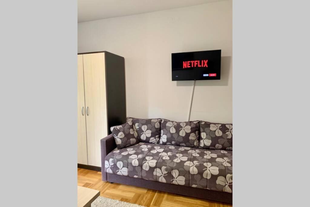 Renovated Cozy Studio 7 At Top Location - Available For Long Term Rentals Novi Sad Exterior foto